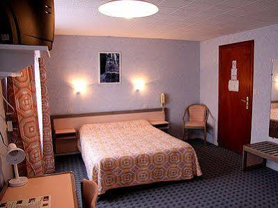 Les Chemins Francis - Modern Hotel Bagnols-les-Bains Exteriör bild