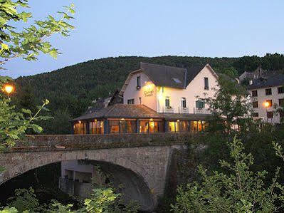 Les Chemins Francis - Modern Hotel Bagnols-les-Bains Exteriör bild